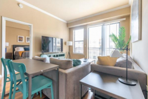 2BR Uptown Suite With Pool, Gym & Fast Wi-Fi By ENVITAE